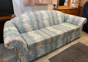 lot 20 image: Furniture Livingroom Den Quality Upholstered FLEXSTEEL Sofa Includes Sofa Cover...