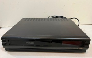 lot 27 image: Electronics Vintage RCA VCR HQ VHS Recorder Player Model VR301 VHSVCR...