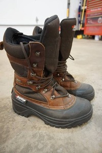 lot 37 image: Mens Boots Hiking Hunting Baffin Apex Boot...Size 11