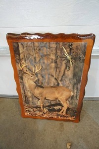 lot 40 image: Vintage Shellacked Buck Deer Clock...