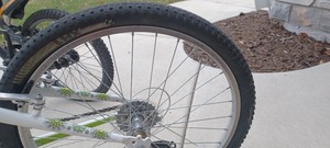 lot 9A image: Girls Trek MT200 7 speed.  24 Rims