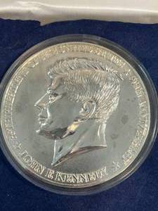 1964 US KENNEDY HALF DOLLAR WITH BIG VERSION