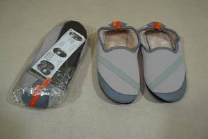 2 Pairs Kozikicks Womens Slippers Small