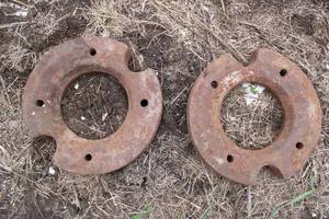 lot 22 image: IH Cub CadetFarmall Cub wheel weights, cast iron, no cracks or breaks, for 12 inch wheels