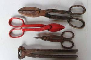 lot 27 image: Lot of tin snips