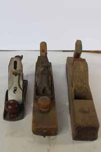 lot 30 image: 3 Hand wood planes