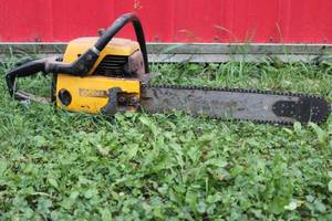lot 31 image: Partner chain saw, R420, not running