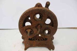 lot 39 image: New Era rope maker, broken ear on base - turns as it should
