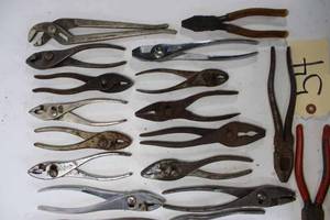 lot 54 image: 27 Assorted Pliers
