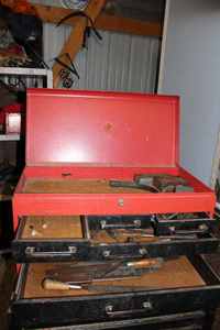 lot 78 image: Red and black tool box with drawers, contents included, 26x13x13