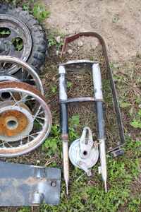lot 83 image: Vintage mini bike project and parts, no engine