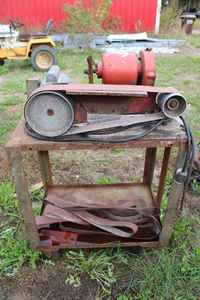 lot 84 image: Grinder & belt sander on metal cart, both pieces not working