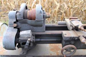 lot 100 image: Vintage Belt Driven Metal Lathe