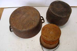 lot 116 image: 3 cast iron pots, one is a Wagner Ware, others are unmarked, Wagner measures 10, smaller pots measure 5.5 and 5.75