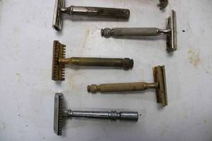 lot 119 image: Lot of 8 antique safety razors