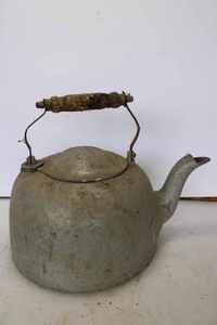 lot 124 image: Antique metal tea pot, 11 across bottom