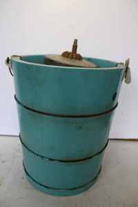 lot 142 image: Pureless Island ice cream maker thats missing its top & EZ popcorn popper