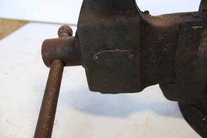 lot 149 image: Large Jett bench vise, 4 jaws