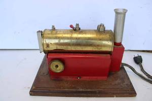 lot 155 image: Weeden toy steam engine, electric, in working condition