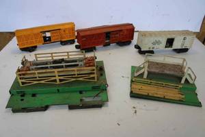lot 160 image: O gague cattle car and milk car train sets
