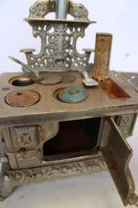 lot 162 image: Antique cast iron Eagle toy cook stove, missing one burner lid, broken ear on side shelf