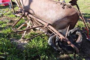 lot 164 image: Vintage wheel barrow