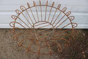 lot 169 image: Single wire planter