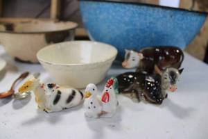 lot 172 image: Lot of antique kitchen goods, cow and chicken s&p shakers, kraut cutter, misc platesbowls