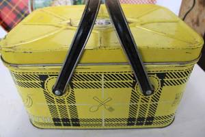 lot 175 image: Nesco picnic basket & 3 tin trays, picnic basket measures 13x8