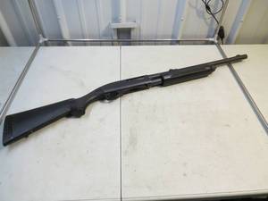 lot 13 image: Remington 870 Magnum Chambered in 12 Gauge 2 343 Barrell (Special Purpose)