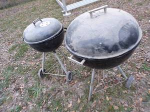 lot 75 image: 2 Large Charcoal Grills