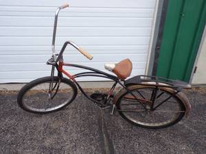 lot 90 image: Vintage Schwinn Bike