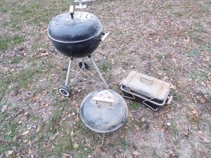 lot 100 image: 3 Charcoal Grills
