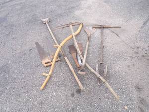 lot 135 image: Vintage Outdoor Tools