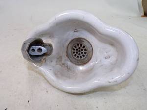 lot 17 image: Vintage Halsey Taylor Porcelain Water Fountain