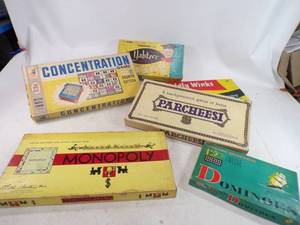 lot 122 image: Vintage Board Games