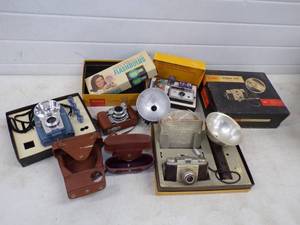 lot 104 image: Cool Vintage Camara Lot, Brownie Flash 20, Kodak 35 and much more