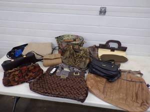 lot 102 image: Cool Lot of Unused Vintage purses