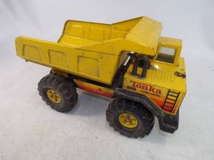lot 101 image: Tonka Dump Truck