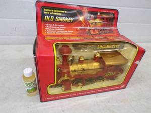 lot 35 image: Unopened Old Smokey Battery Operated Locomotive