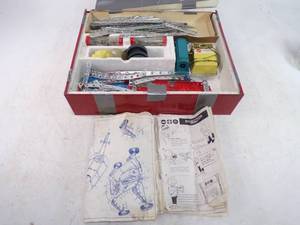lot 37 image: Vintage Gilbert Erector Set