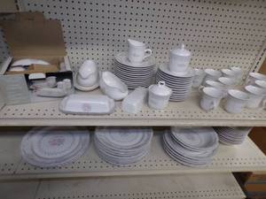 lot 38 image: Fantastic 80 Piece Set Newcor Stoneware No Chips or Cracks