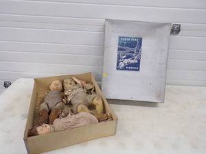 lot 42 image: Lot of Very Cool Creepy dolls in a Rare North Star Wool Blanket Box