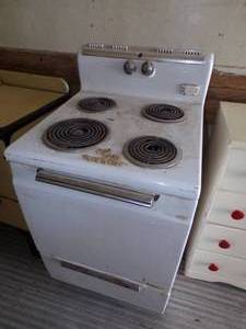 lot 27 image: Vintage GE Electric Range