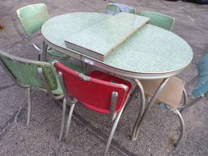 lot 78 image: Mid Modern Kitchen Table with 6 chairs need Recovering