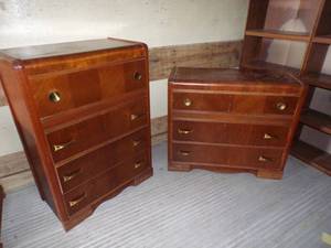 lot 132 image: Pair of Art Deco Dressers