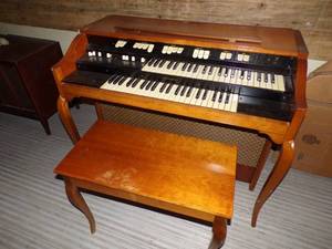 lot 66 image: Mid Modern Hammond Organ