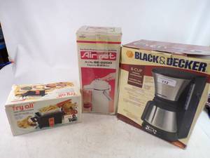 lot 112 image: Black and Decker Coffee Machine Fry All and Air Pot