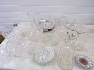 lot 117 image: Large Lot of Crystal