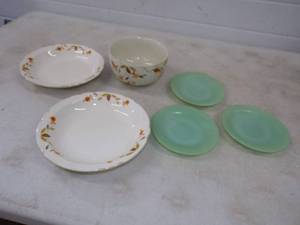 lot 127 image: Lot of Fire King and vintage Hall